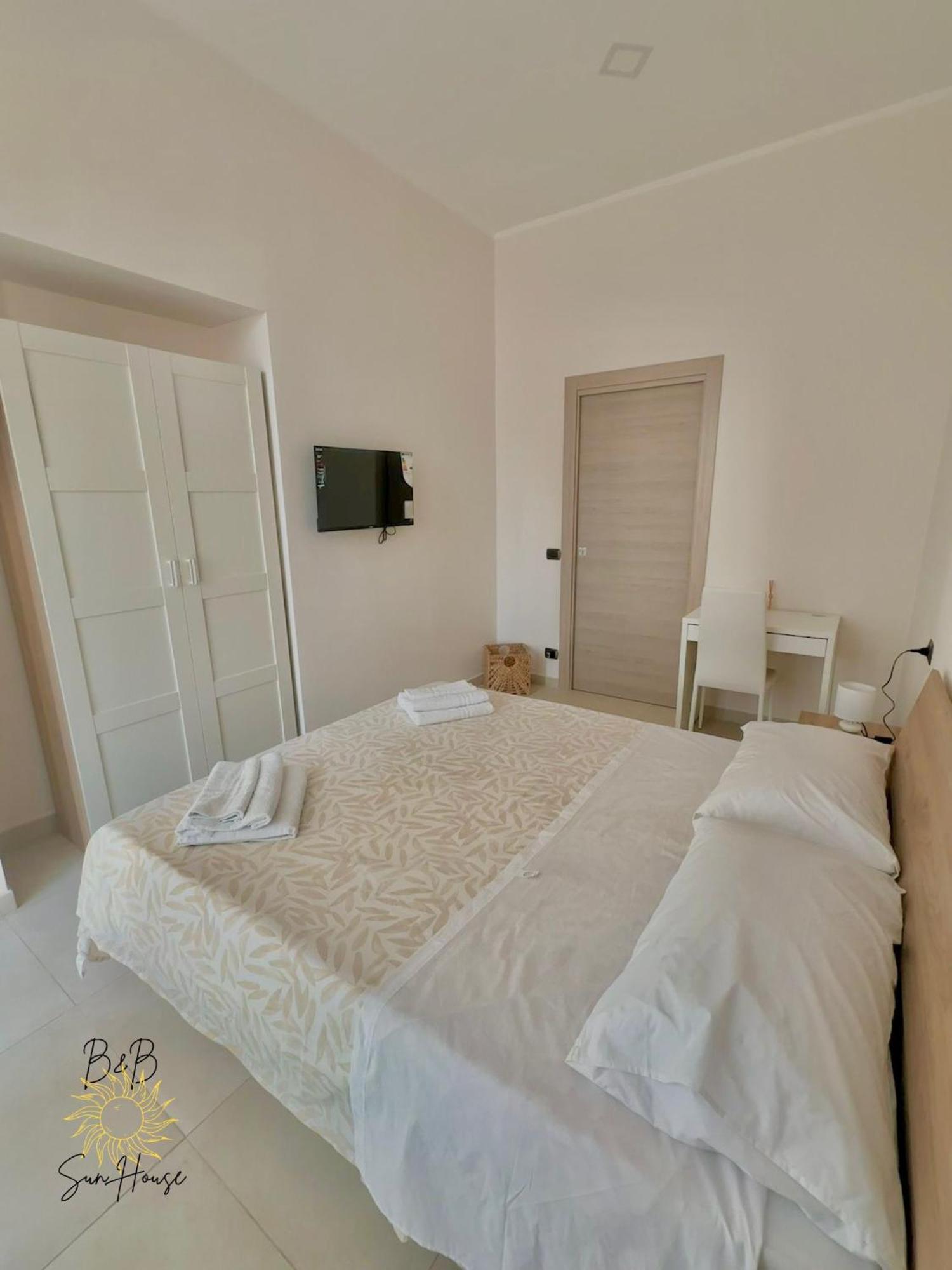 B&B Sunhouse Napoli Bagian luar foto